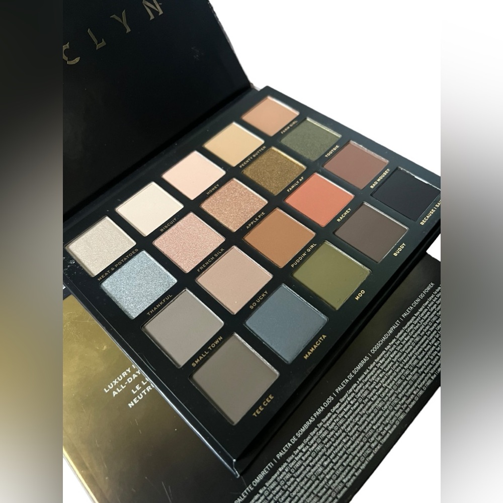 ✅Jaclyn Cosmetics Luxe Legacy Eyeshadow Palette